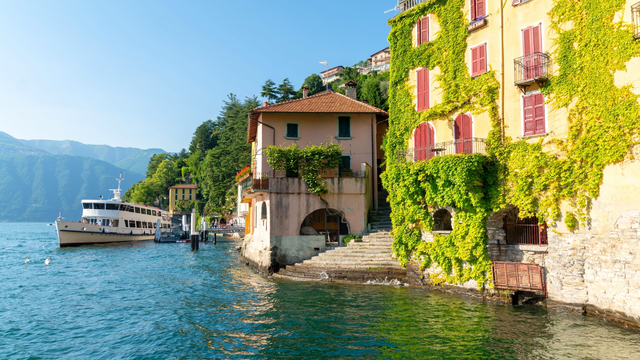 Water sports in Nesso