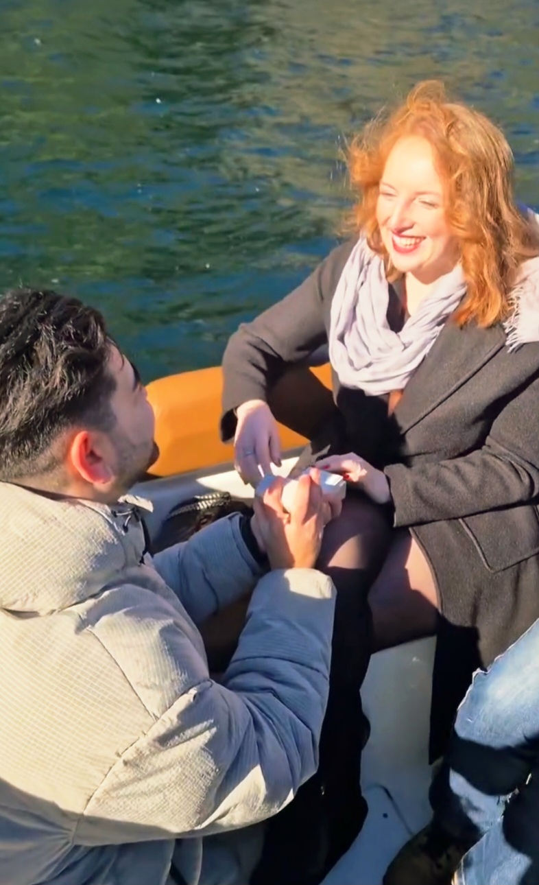 Romantic proposal on a private boat tour on Lake Como